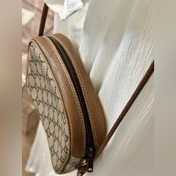 Gucci Plus Monogram Crossbody - Picture 4 of 13